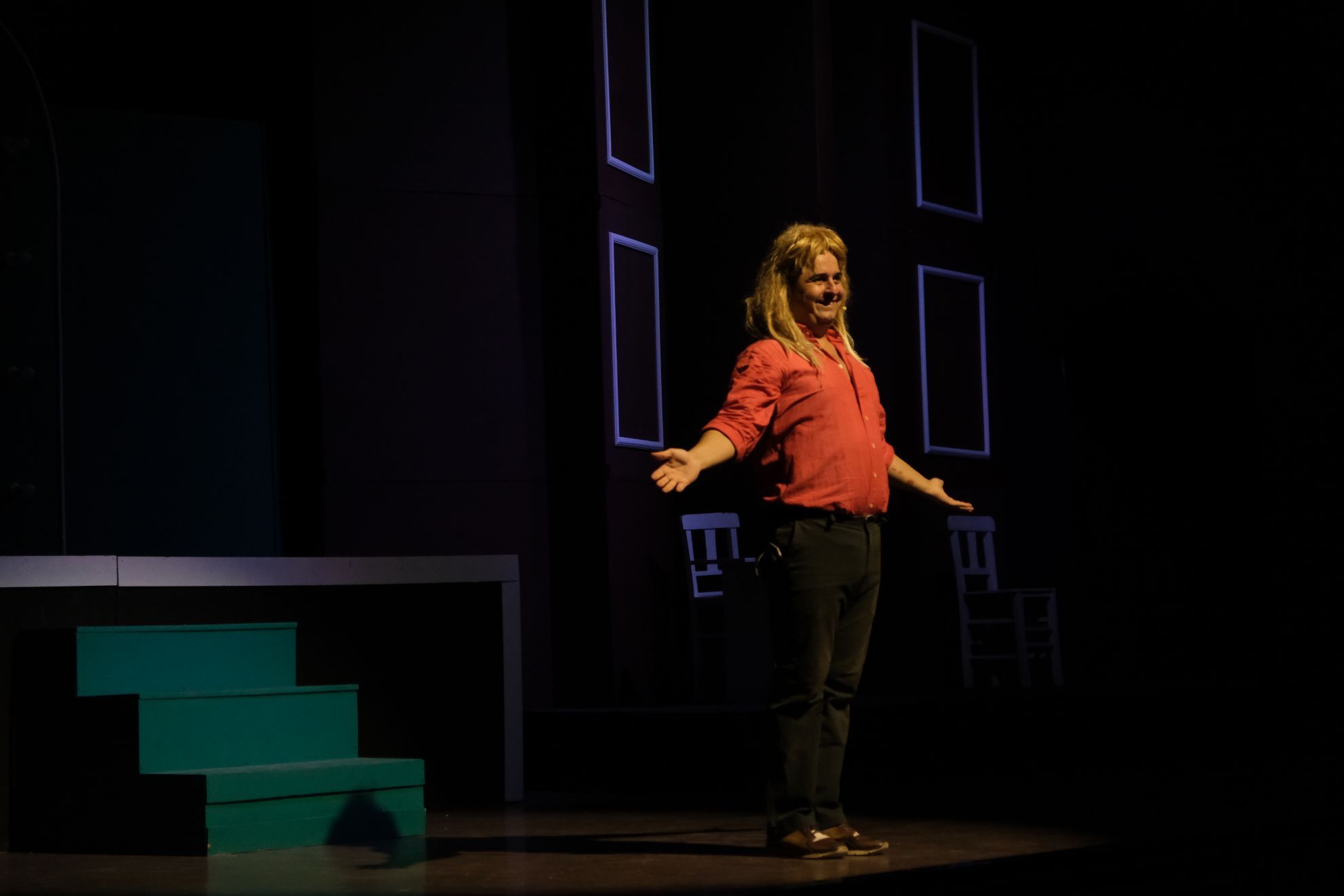 Sahne Tozu | HİSSELİ HARİKALAR KUMPANYASI için detayları göster