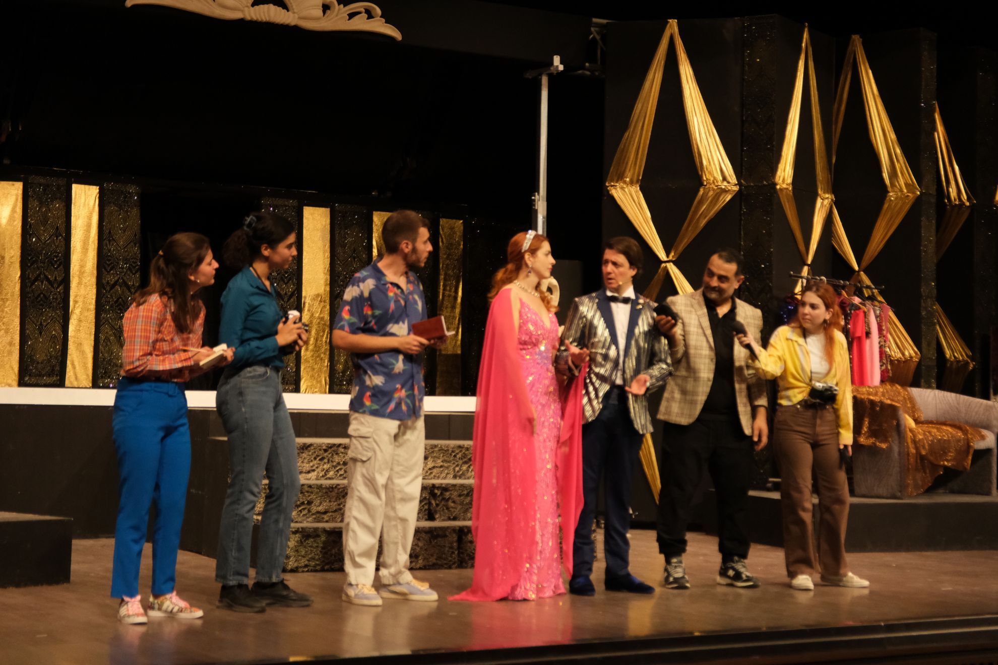 Sahne Tozu | HİSSELİ HARİKALAR KUMPANYASI için detayları göster